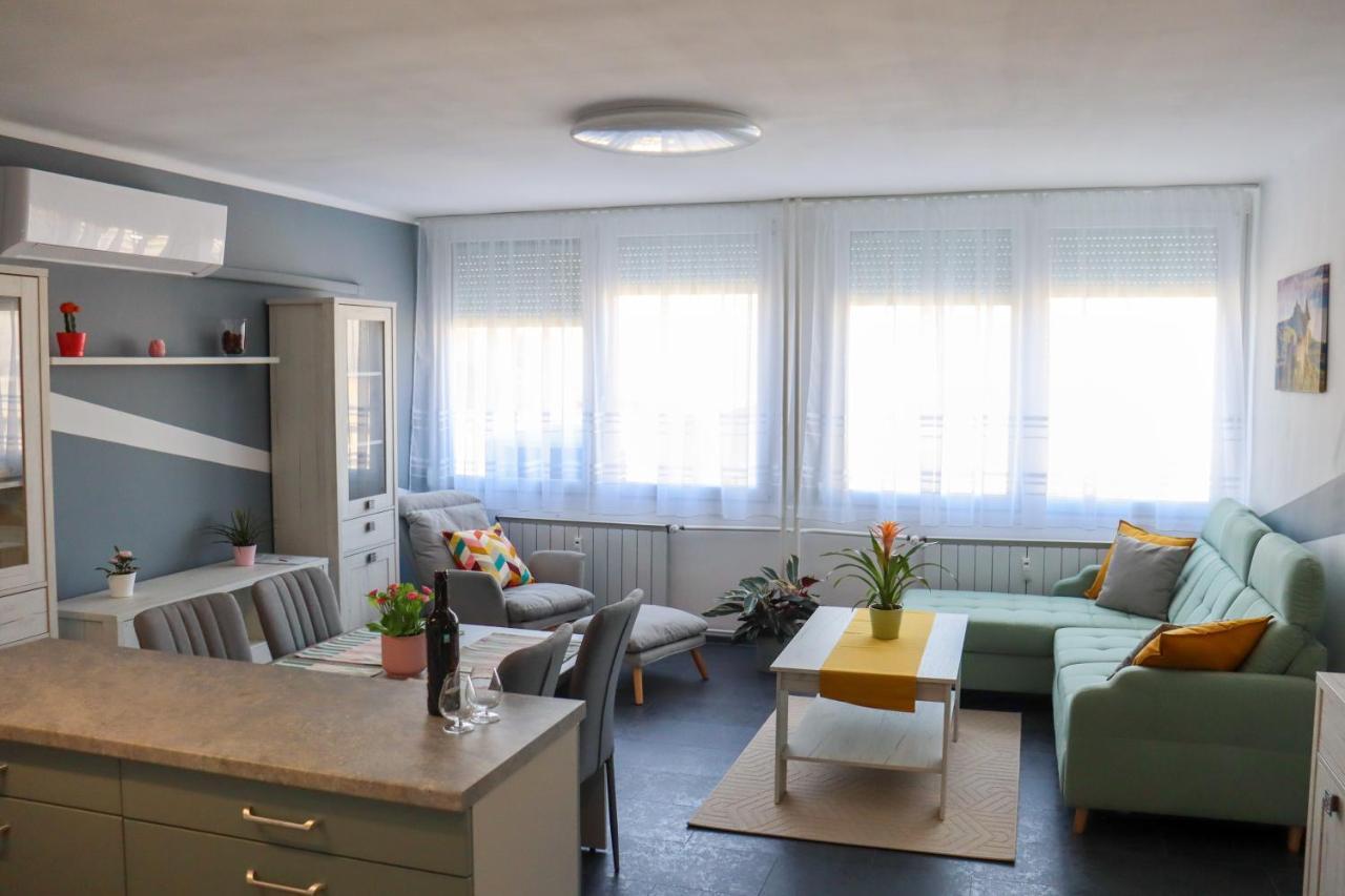 Appartamento Krisztina Apartman Salgótarján Esterno foto