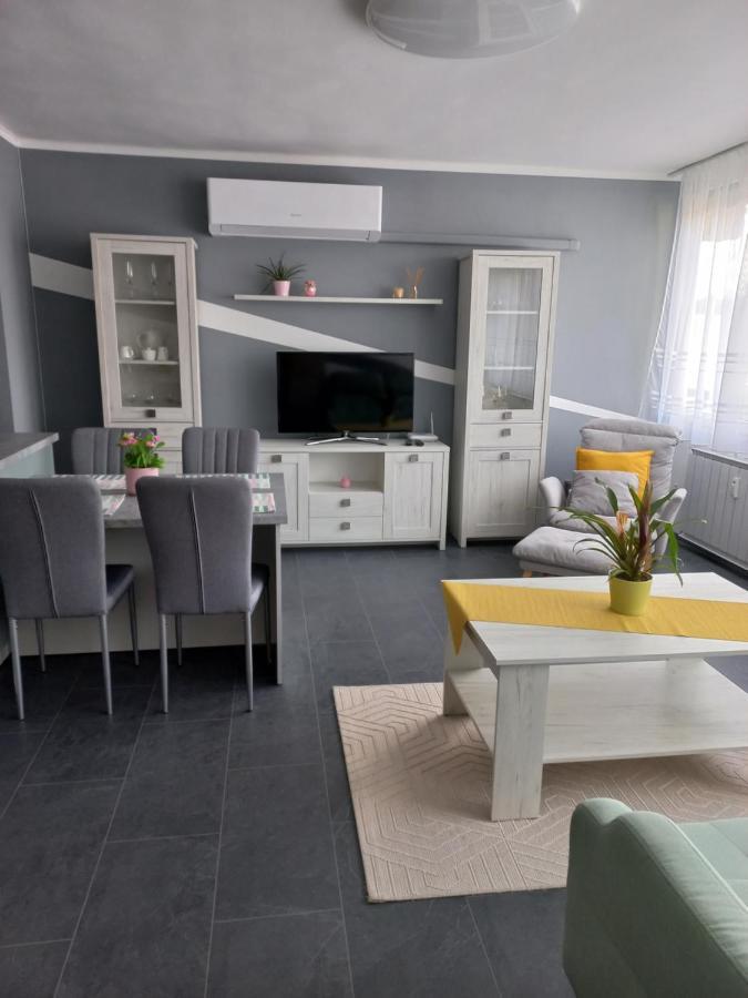 Appartamento Krisztina Apartman Salgótarján Esterno foto