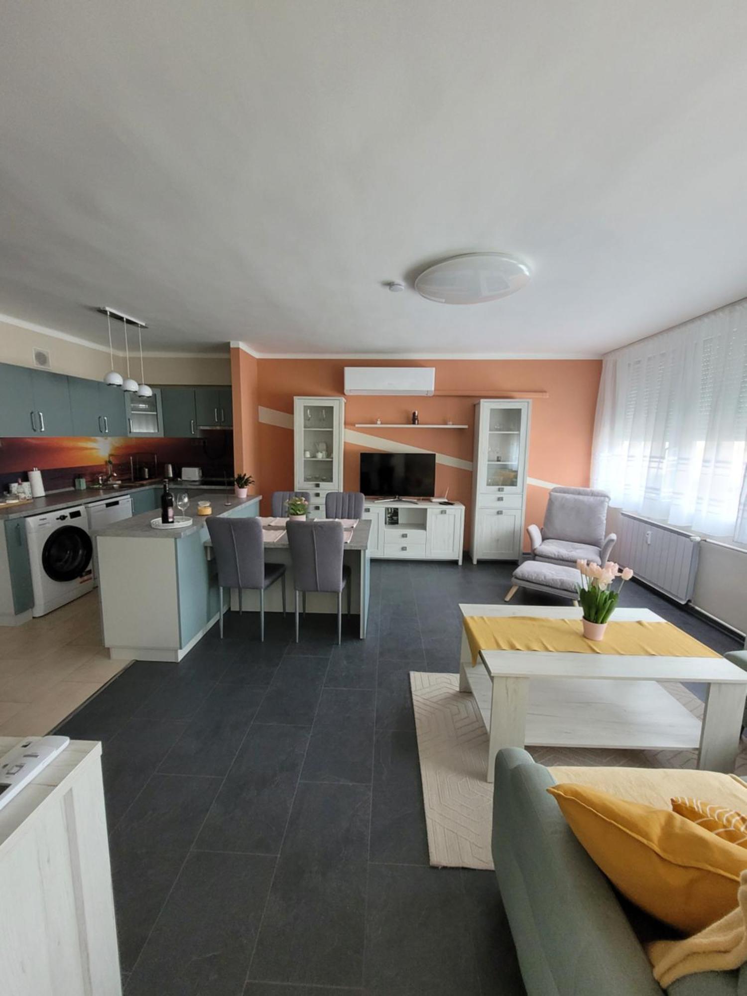 Appartamento Krisztina Apartman Salgótarján Esterno foto