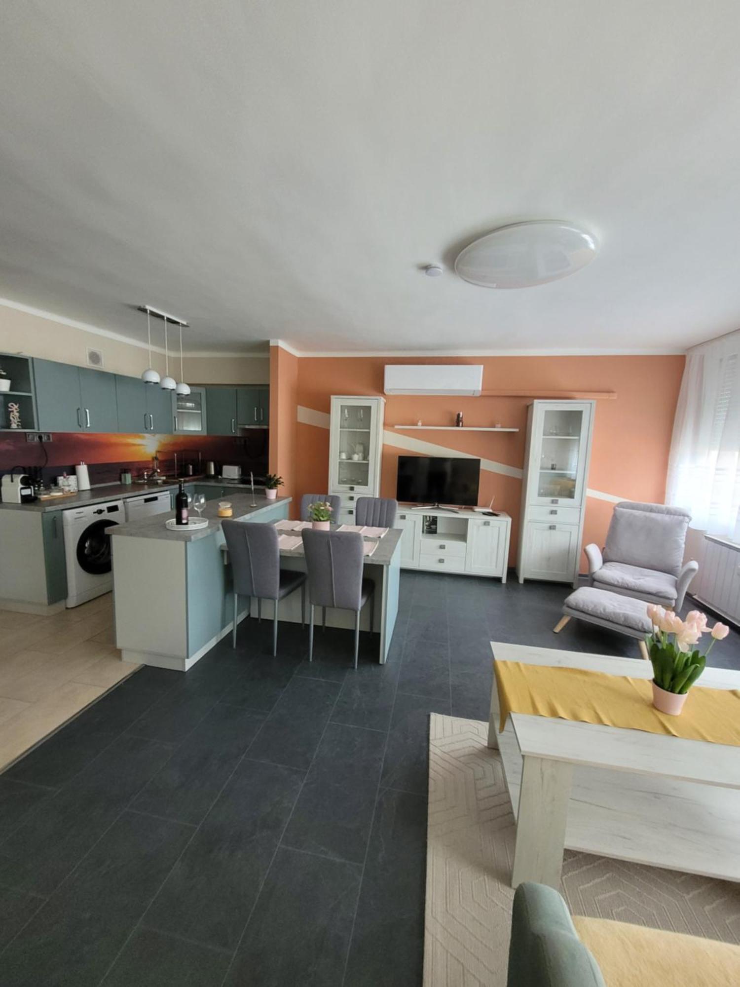 Appartamento Krisztina Apartman Salgótarján Esterno foto