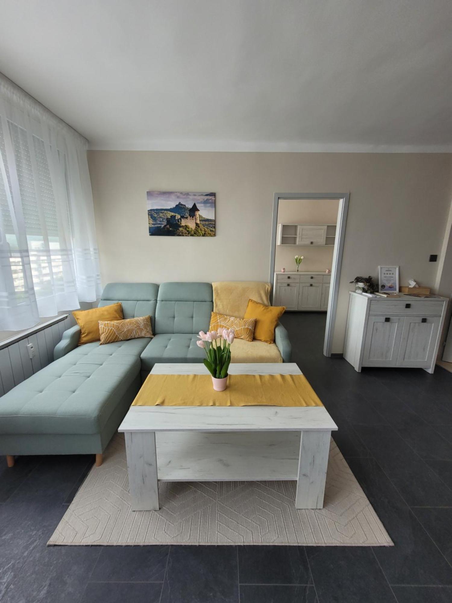 Appartamento Krisztina Apartman Salgótarján Esterno foto